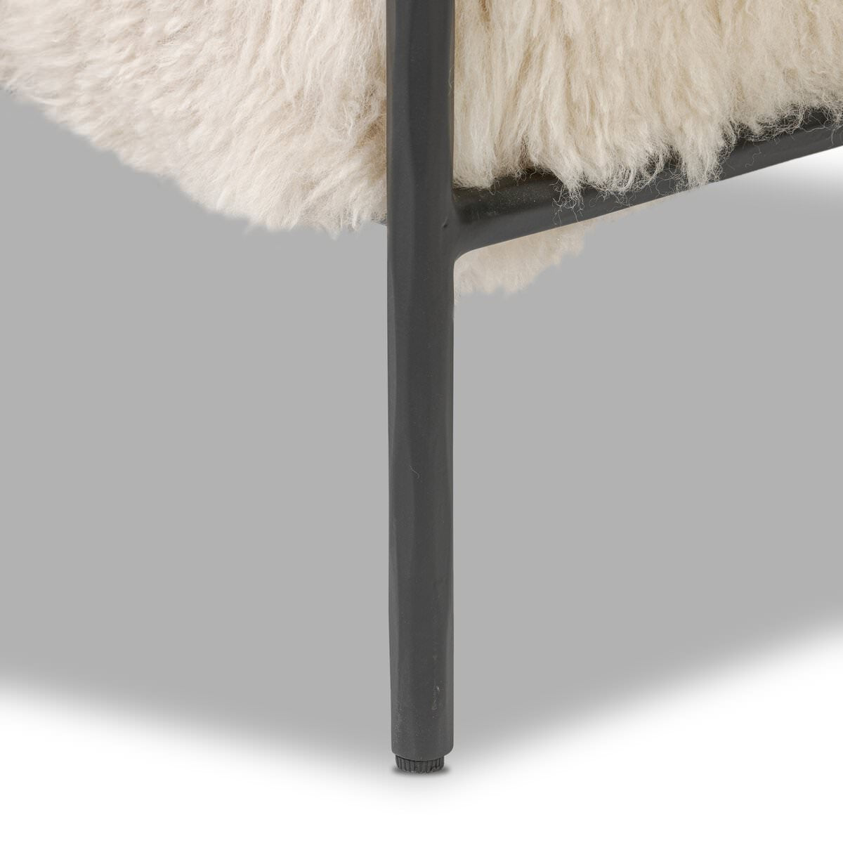 Chaise Fenn à quatre mains en fourrure de Mongolie couleur champagne