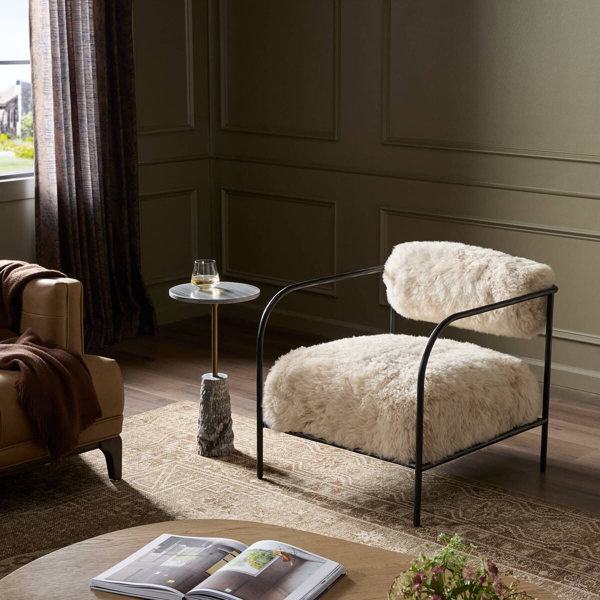 Chaise Fenn à quatre mains en fourrure de Mongolie couleur champagne