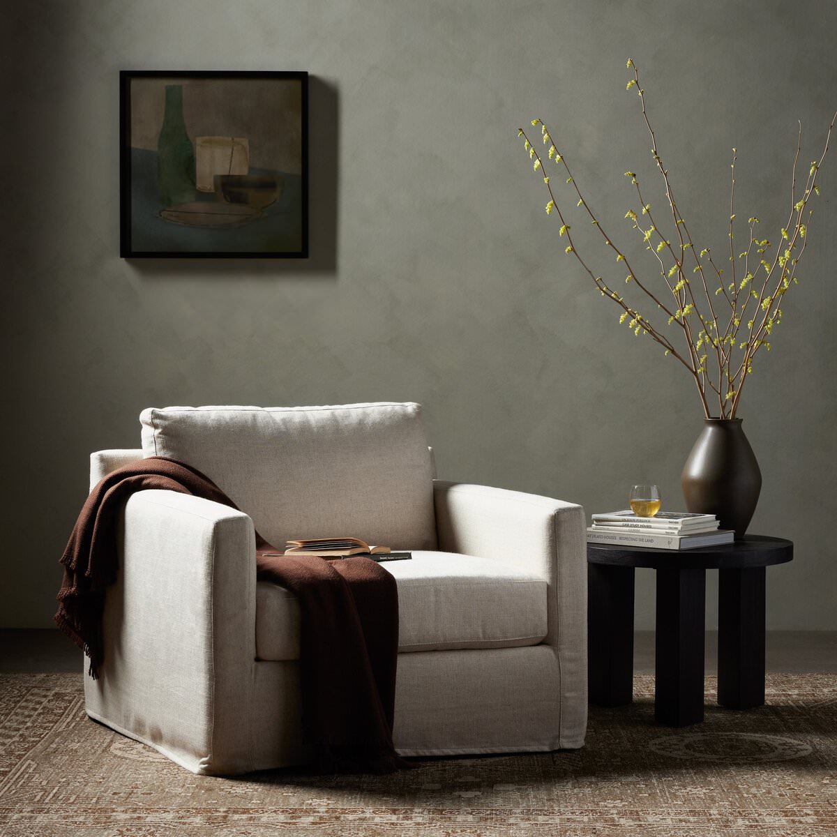 Chaise pivotante à housse Four Hands Hampton en crème Evere