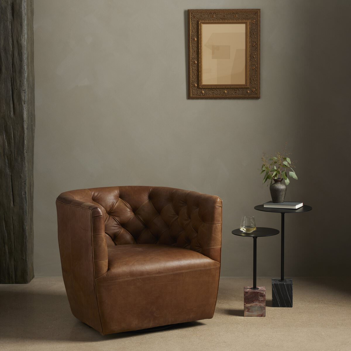 Chaise pivotante Four Hands Hanover en Sienna Heirloom