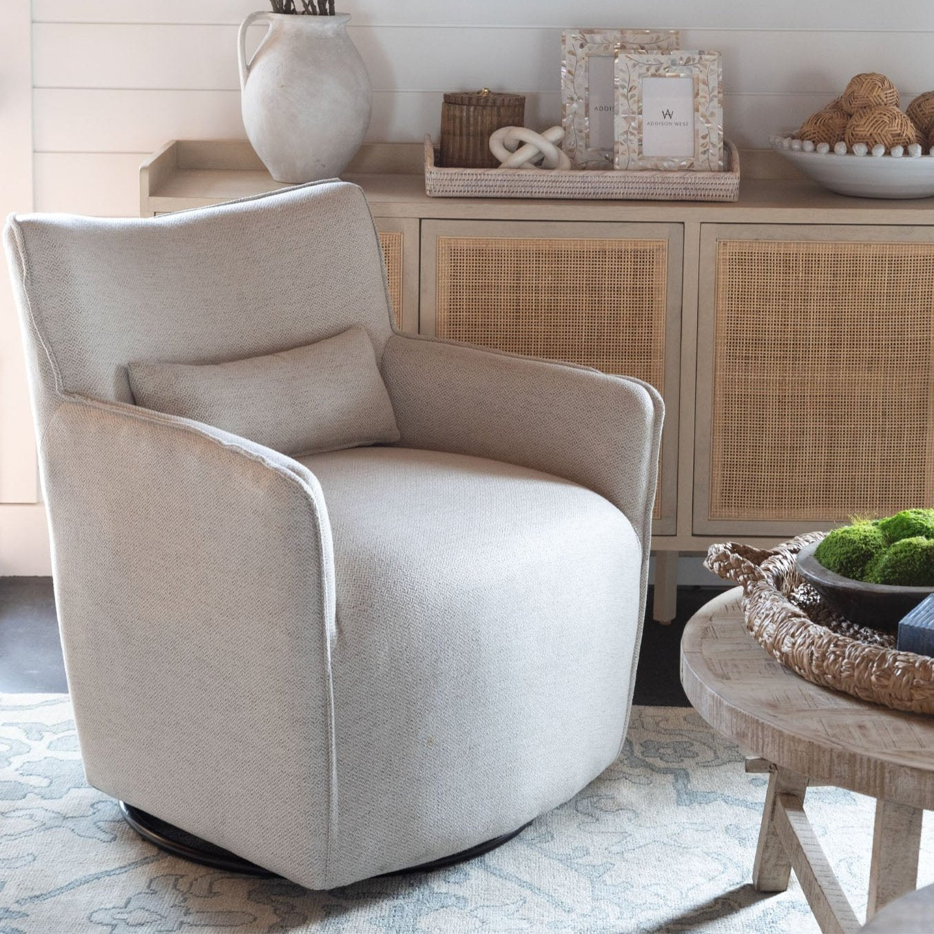 Chaise pivotante Four Hands Kimble en platine noble