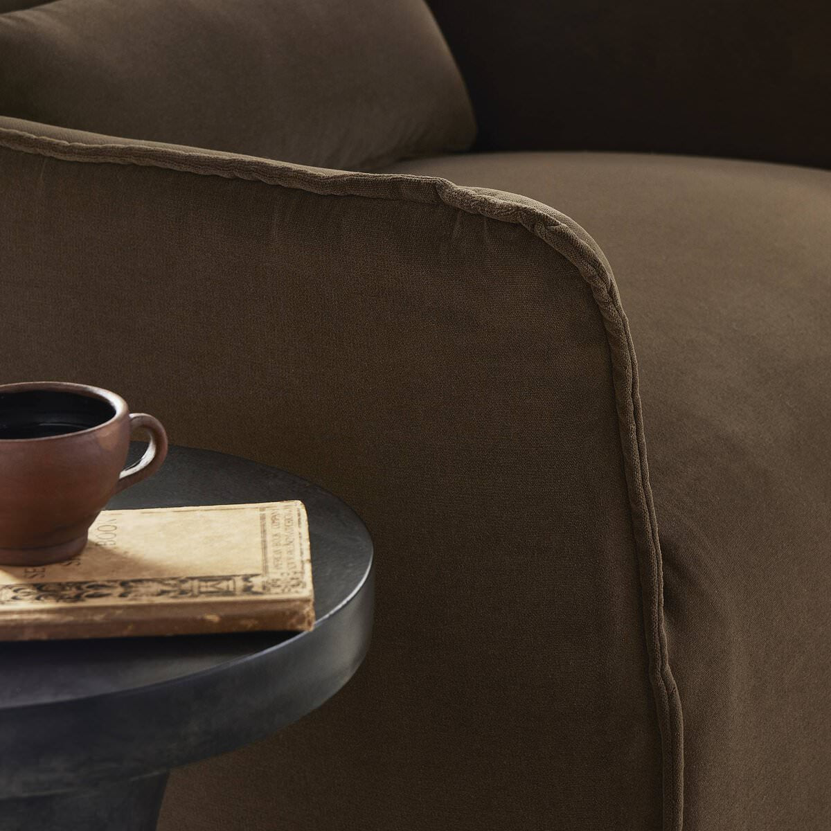 Chaise pivotante Four Hands Kimble en café Henry