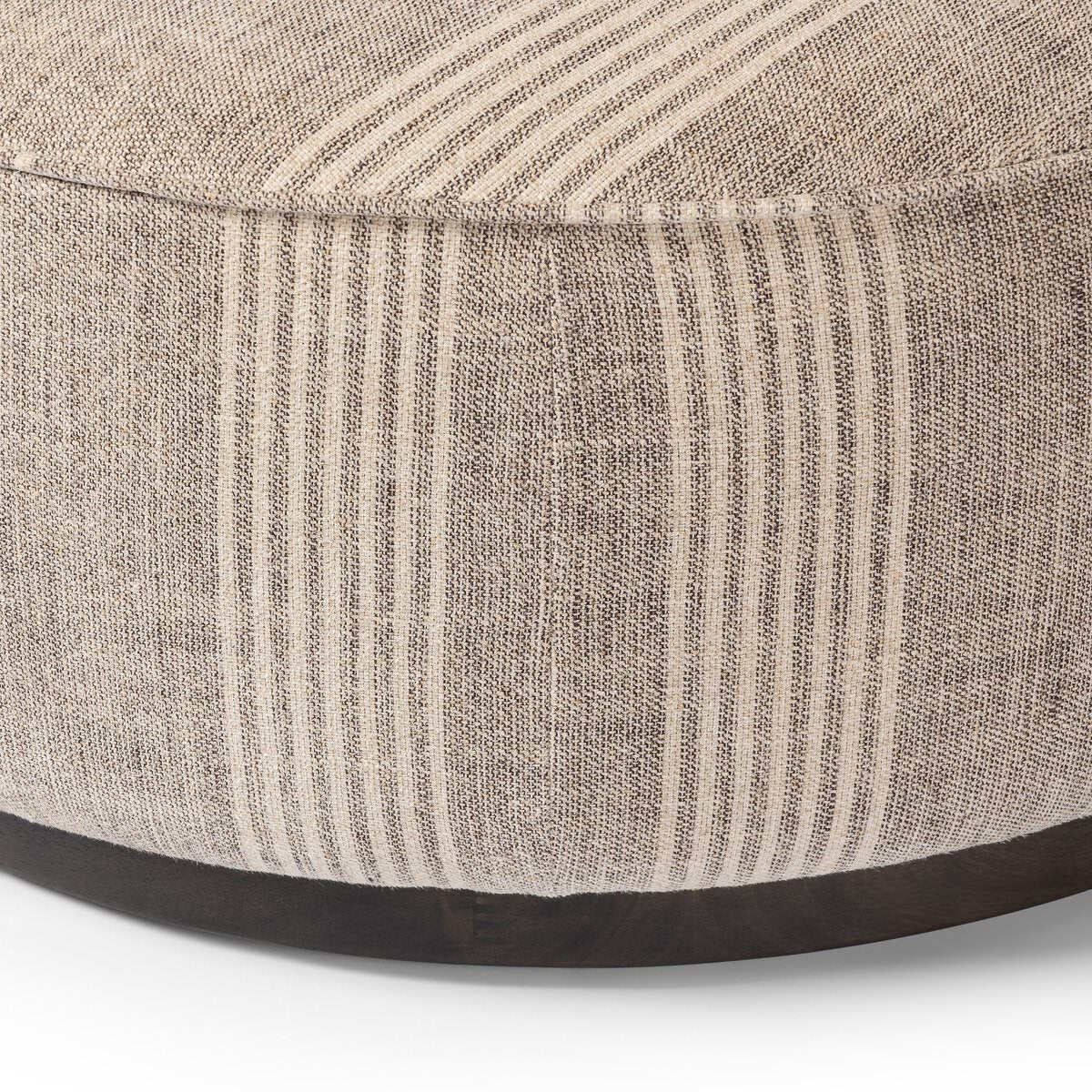 Grand pouf rond Sinclair à quatre mains en silex de Manchester