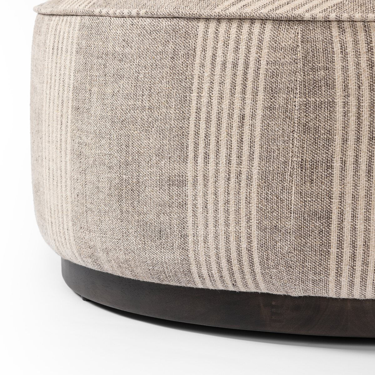Grand pouf rond Sinclair à quatre mains en silex de Manchester