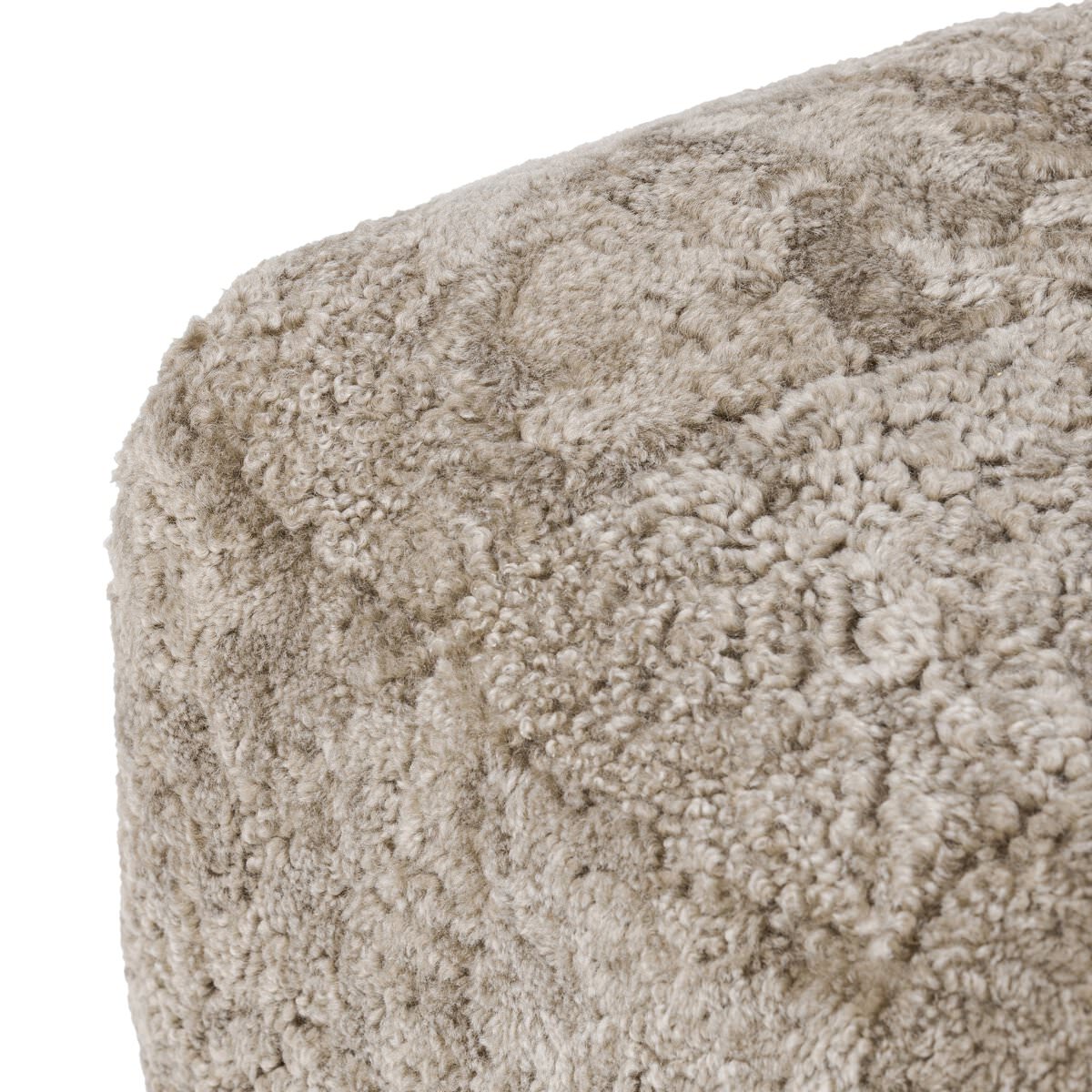 Pouf Oslo Amber Lewis x Four Hands en peau lainée taupe