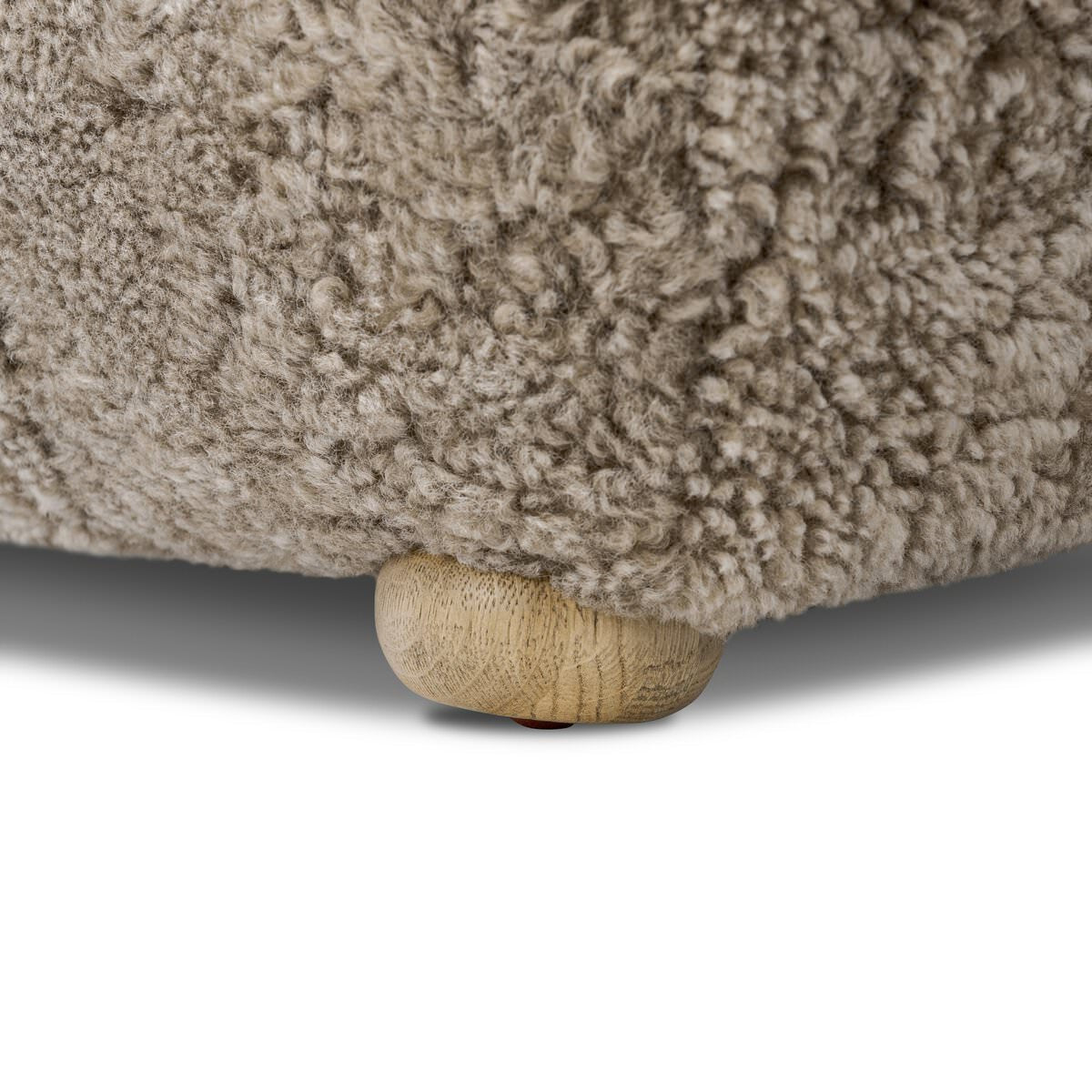 Pouf Oslo Amber Lewis x Four Hands en peau lainée taupe