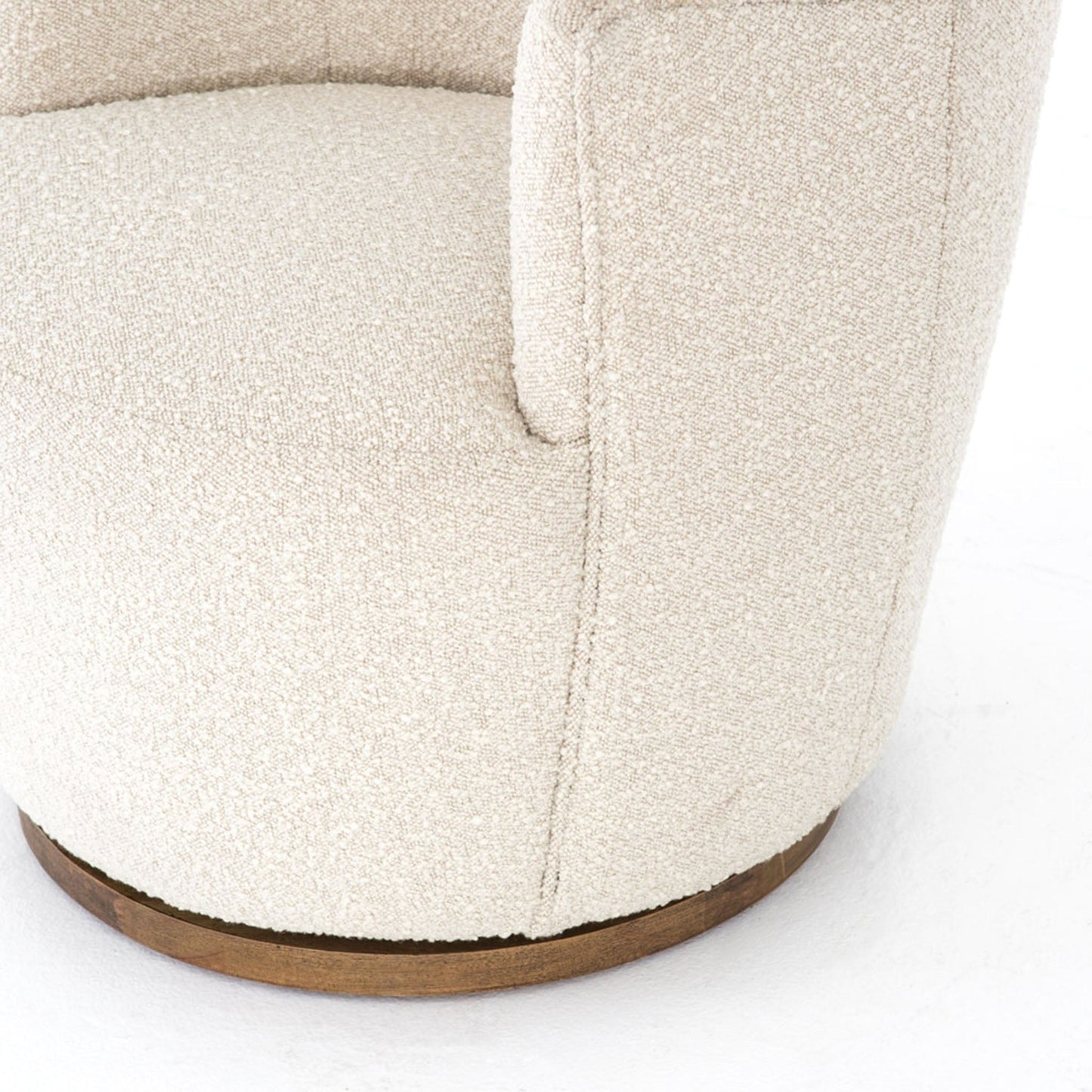 Chaise pivotante Four Hands Aurora en Knoll Natural