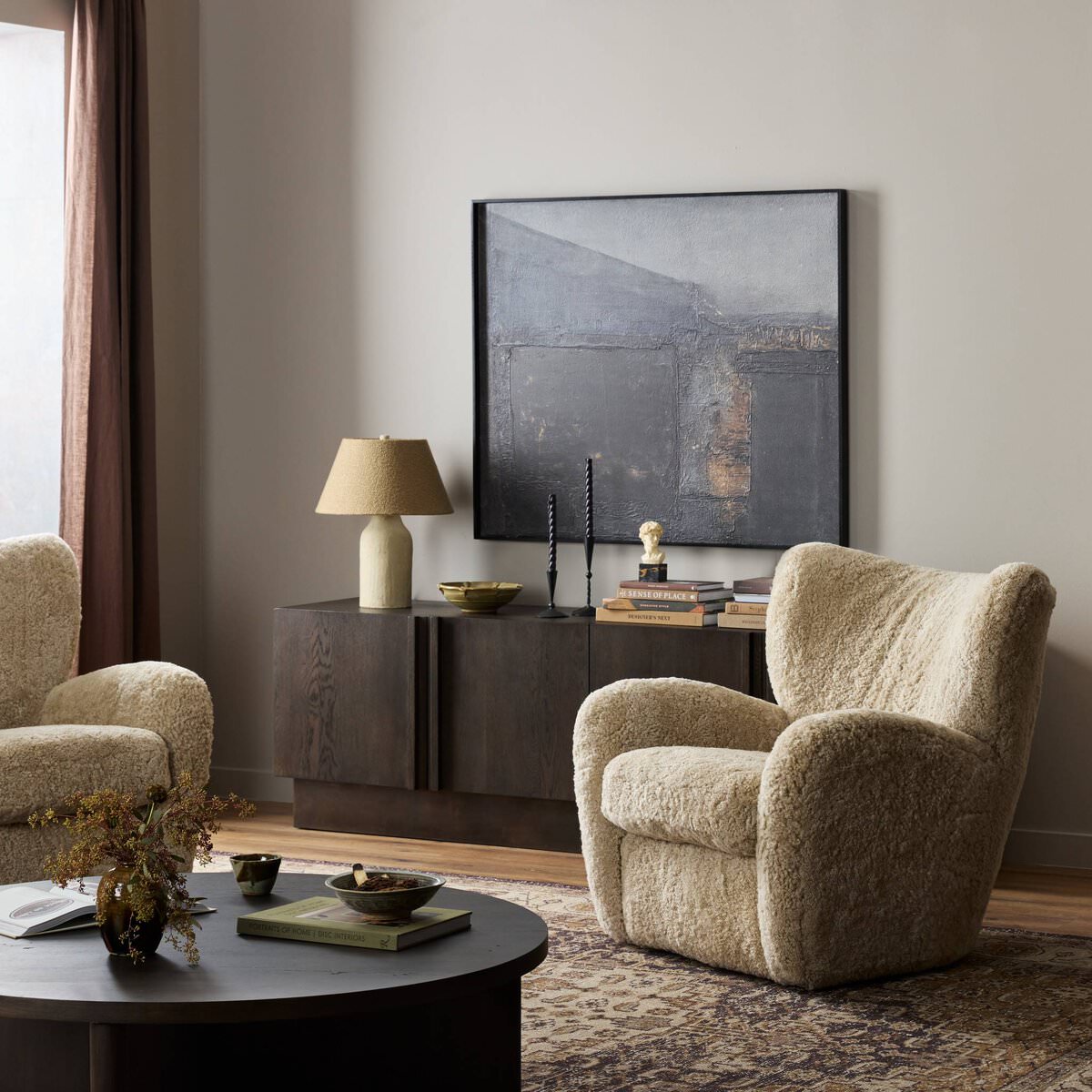 Chaise Amélie à quatre mains en peau lainée beige