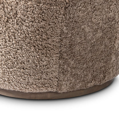 Chaise pivotante Four Hands Aurora en peau lainée taupe