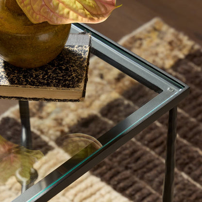 Petite table d'appoint Babylon à quatre mains en bronze martelé