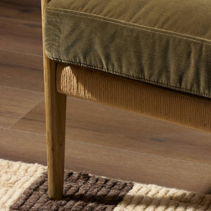Chaise Barwin à quatre mains en Surrey Olive 