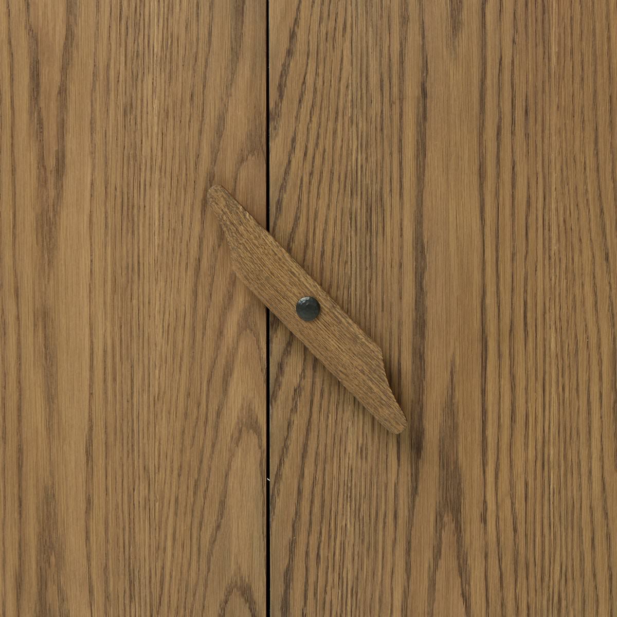 Armoire Bedford Four Hands en placage de chêne naturel chaleureux