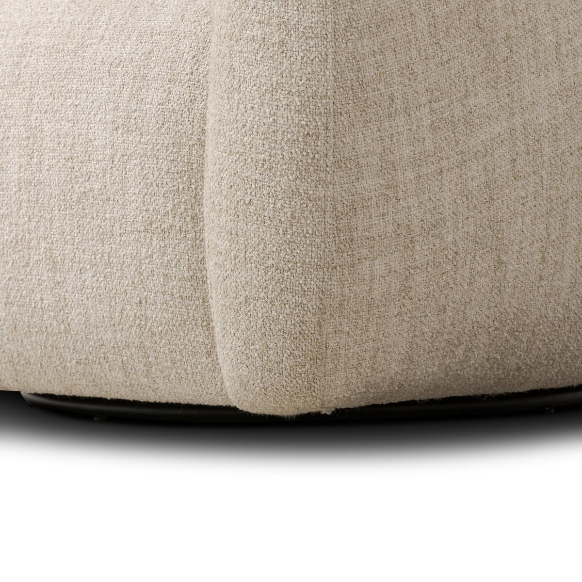 Chaise pivotante Four Hands Channing en crème Yuma