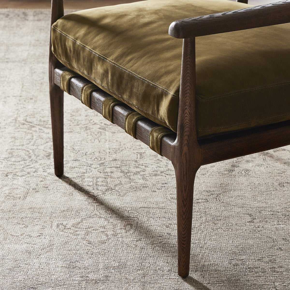Chaise danoise Four Hands en nubuck Cottswald Moss