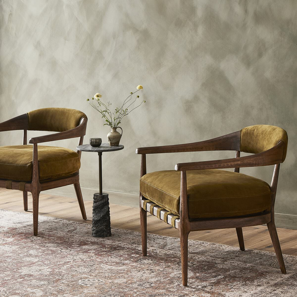 Chaise danoise Four Hands en nubuck Cottswald Moss