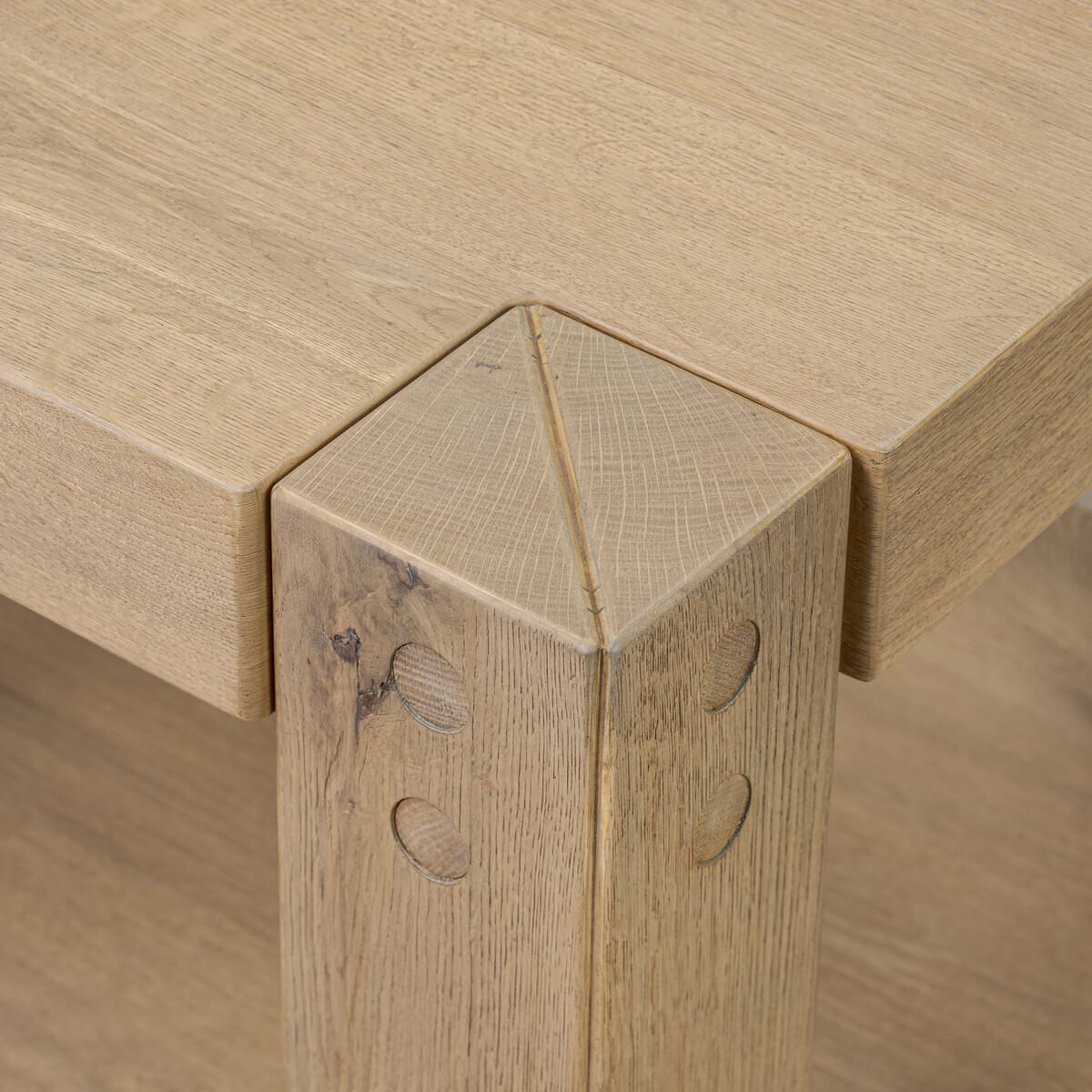 Table d'appoint Four Hands Emmer en chêne fumé vieilli