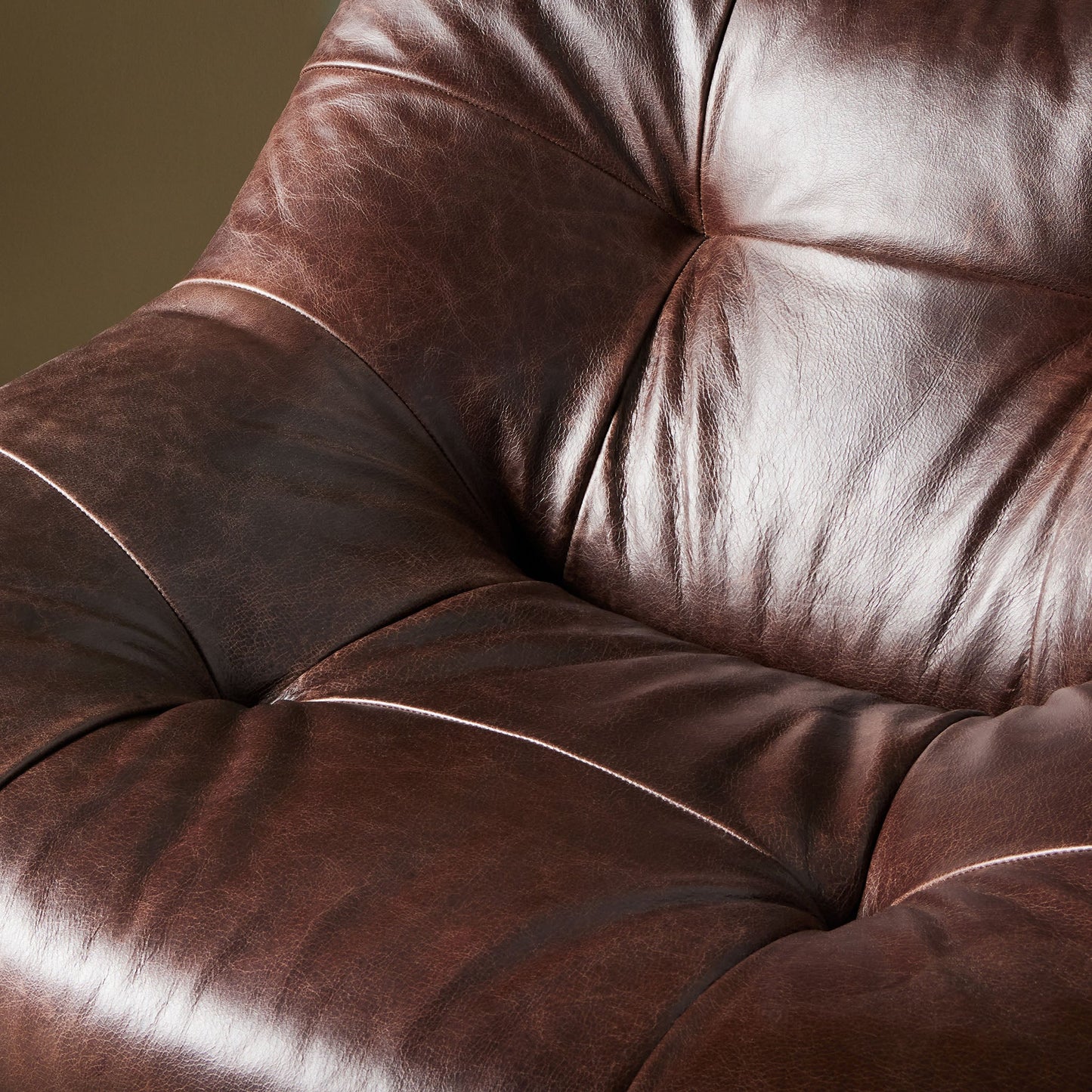 Chaise pivotante Farley à quatre mains en couleur cigare Conroe