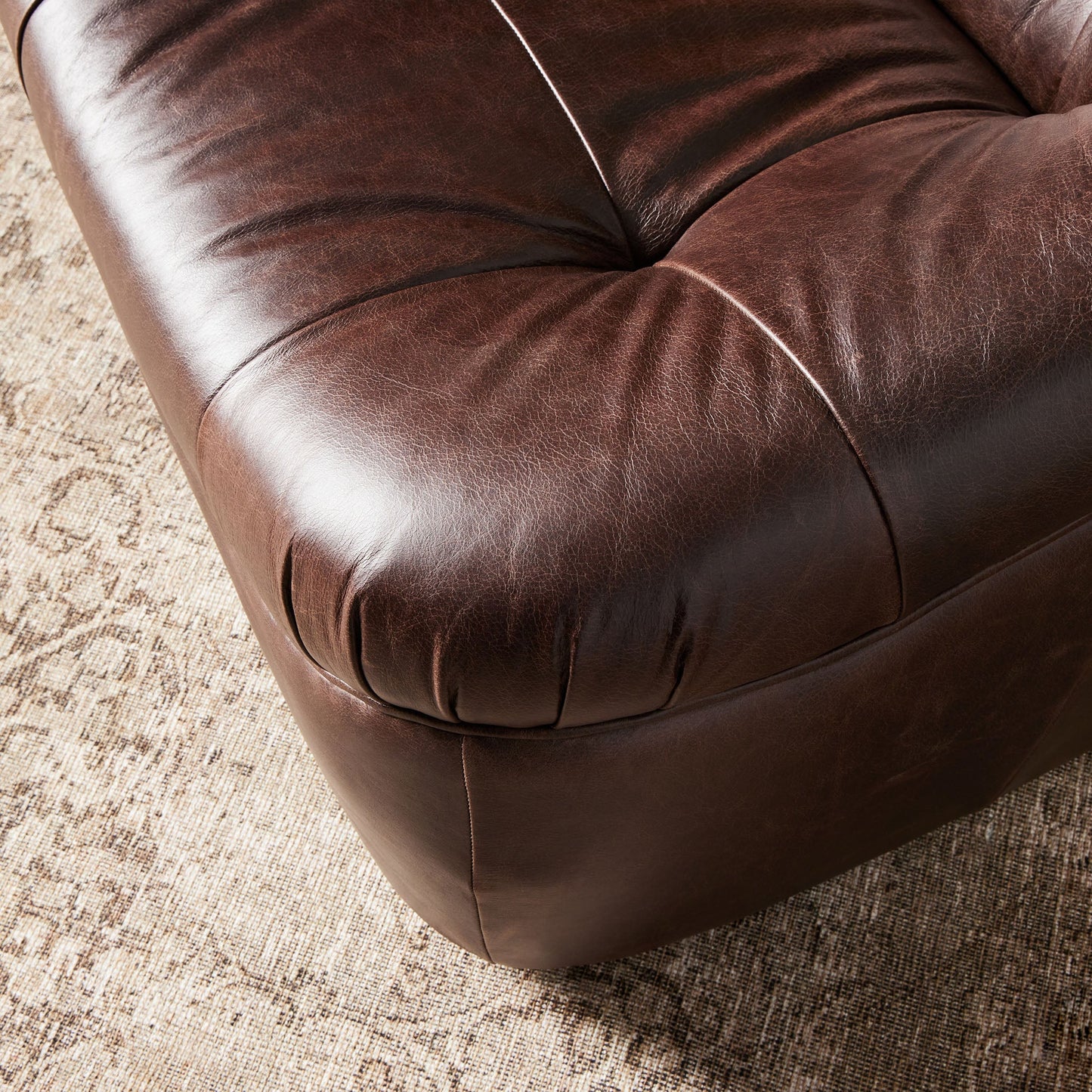 Chaise pivotante Farley à quatre mains en couleur cigare Conroe