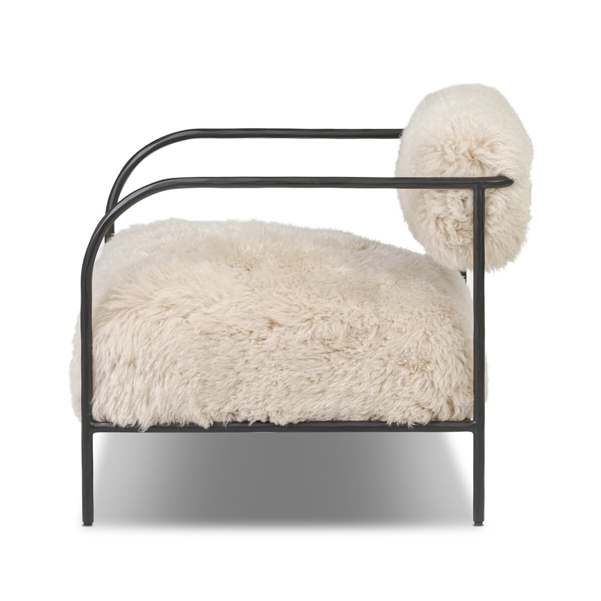 Chaise Fenn à quatre mains en fourrure de Mongolie couleur champagne