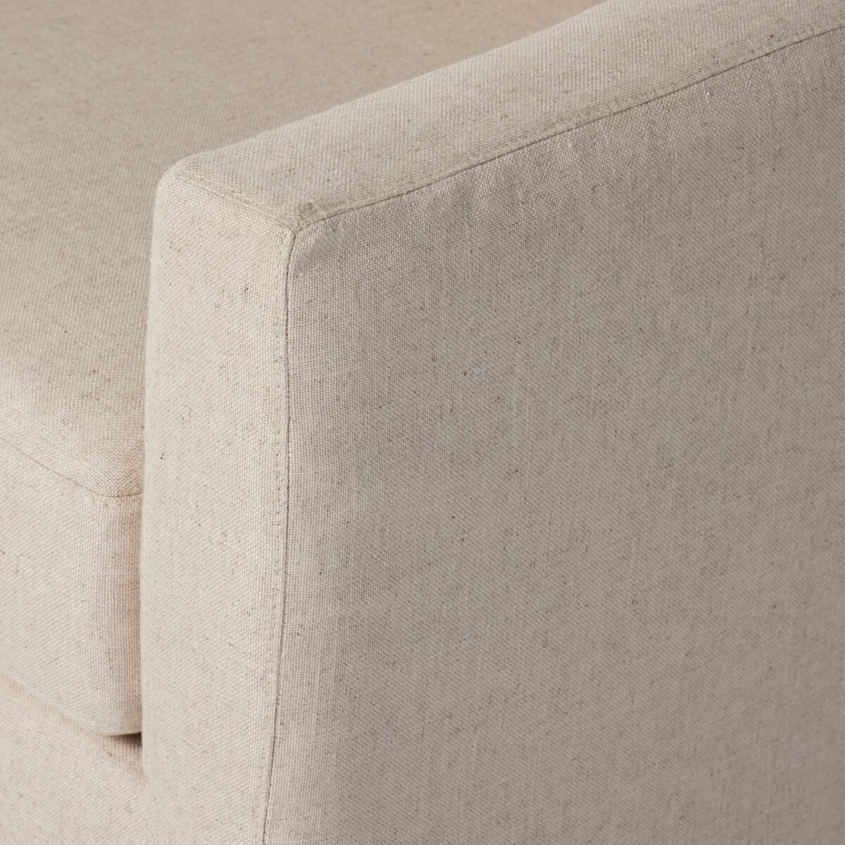 Chaise pivotante à housse Four Hands Hampton en crème Evere