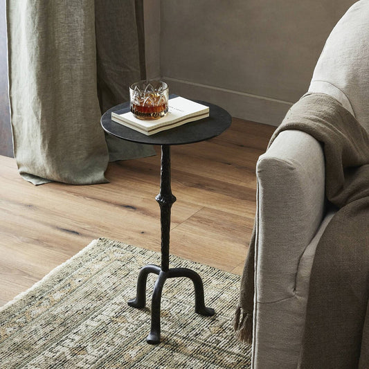 Table d'appoint Jocelyn à quatre mains en fer noir brut
