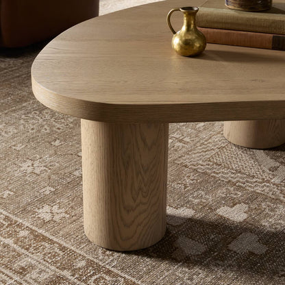 Grande table basse gigogne Joji à quatre mains en placage de chêne naturel