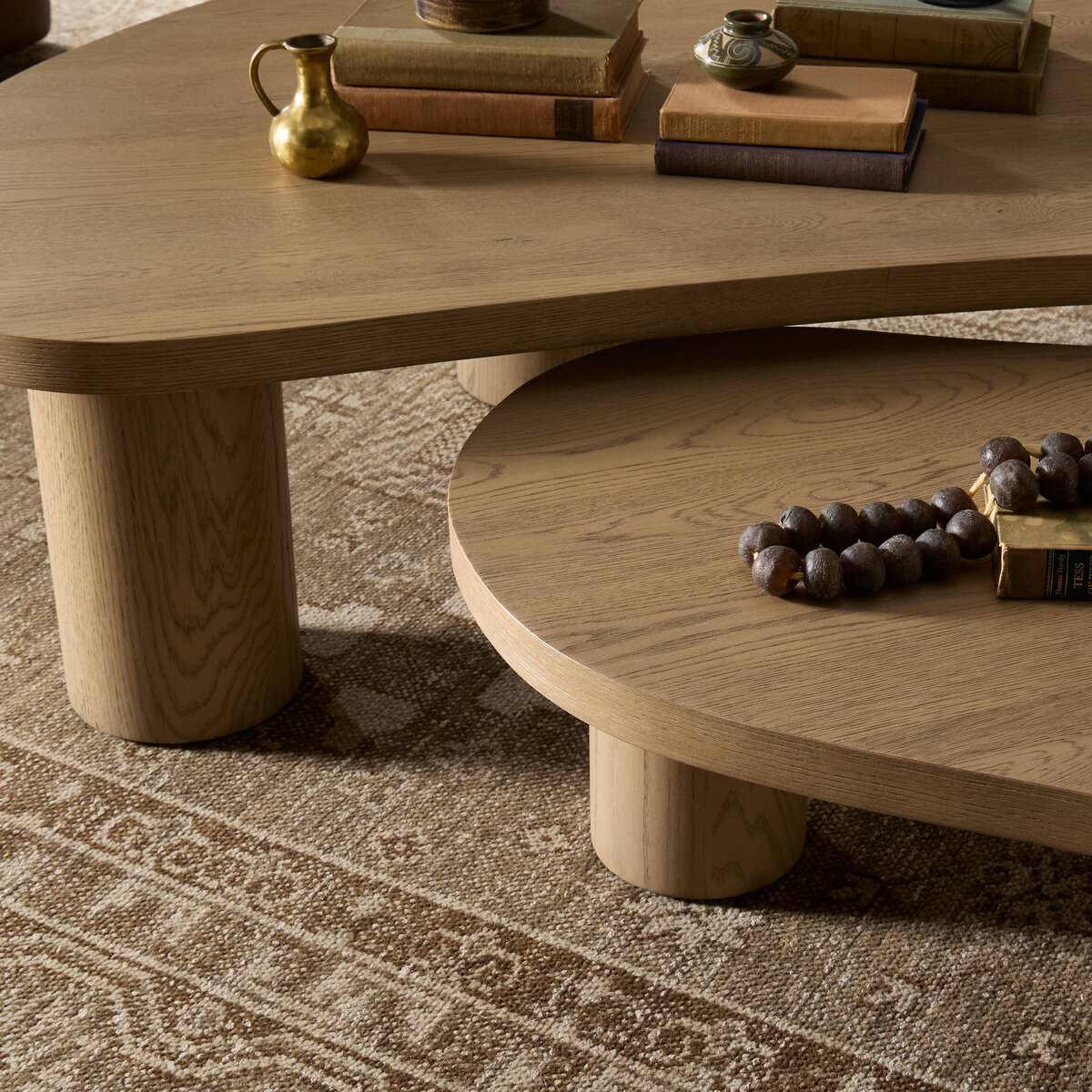 Ensemble de tables basses gigognes Joji Four Hands en placage de chêne naturel