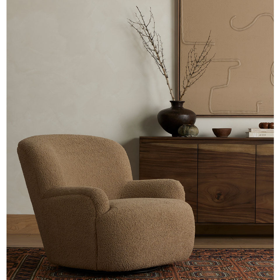 Chaise pivotante Kadon à quatre mains en peau de mouton camel