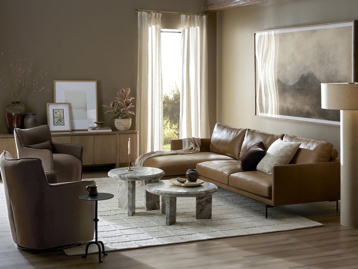 Chaise pivotante Four Hands Kimble en café Henry