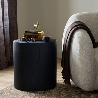 Table d'appoint Four Hands Layo en résine noire