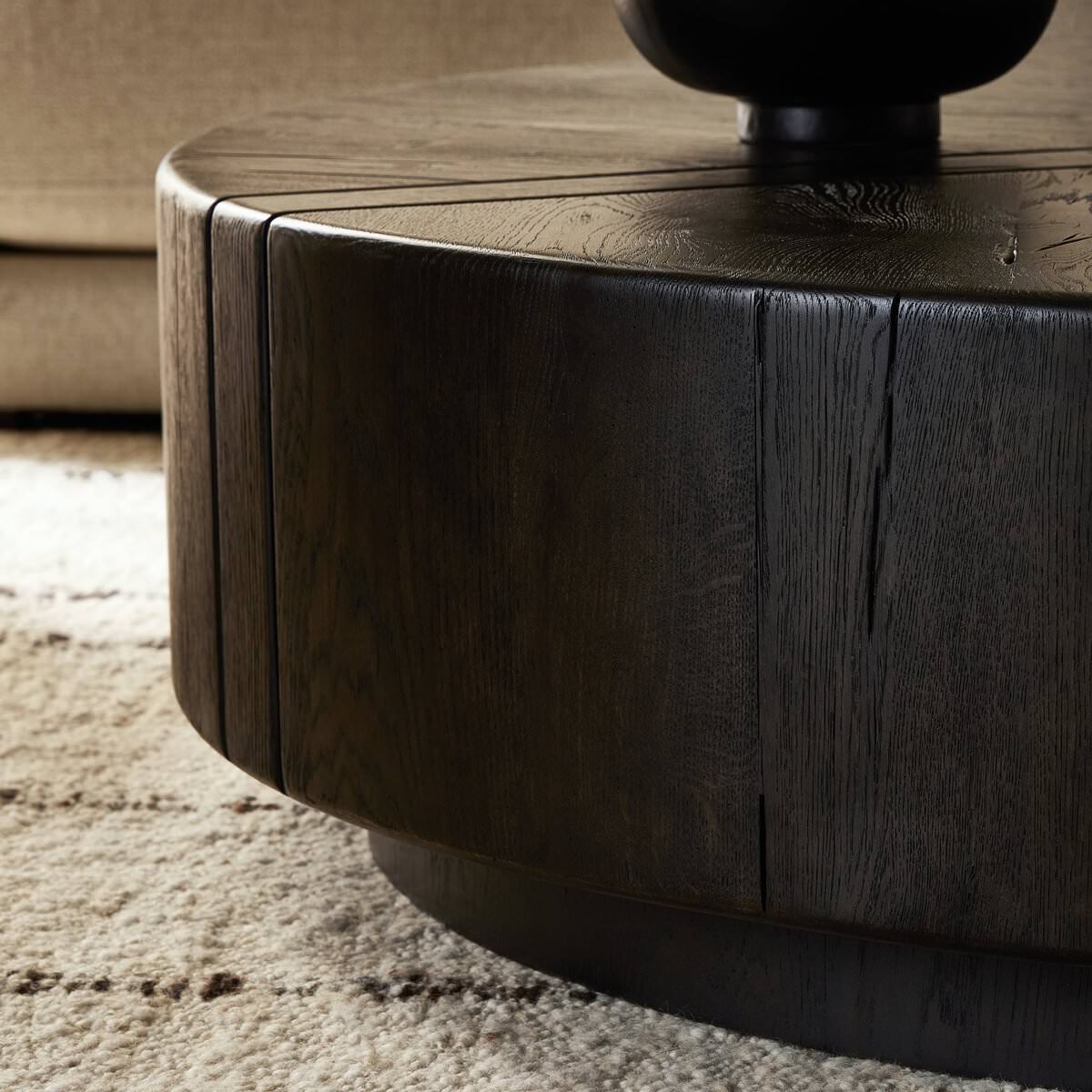 Table basse Four Hands Renan en chêne français récupéré expresso foncé