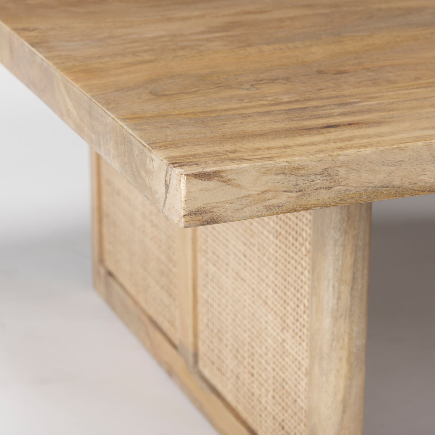 Table basse Georgia en finition délavée claire