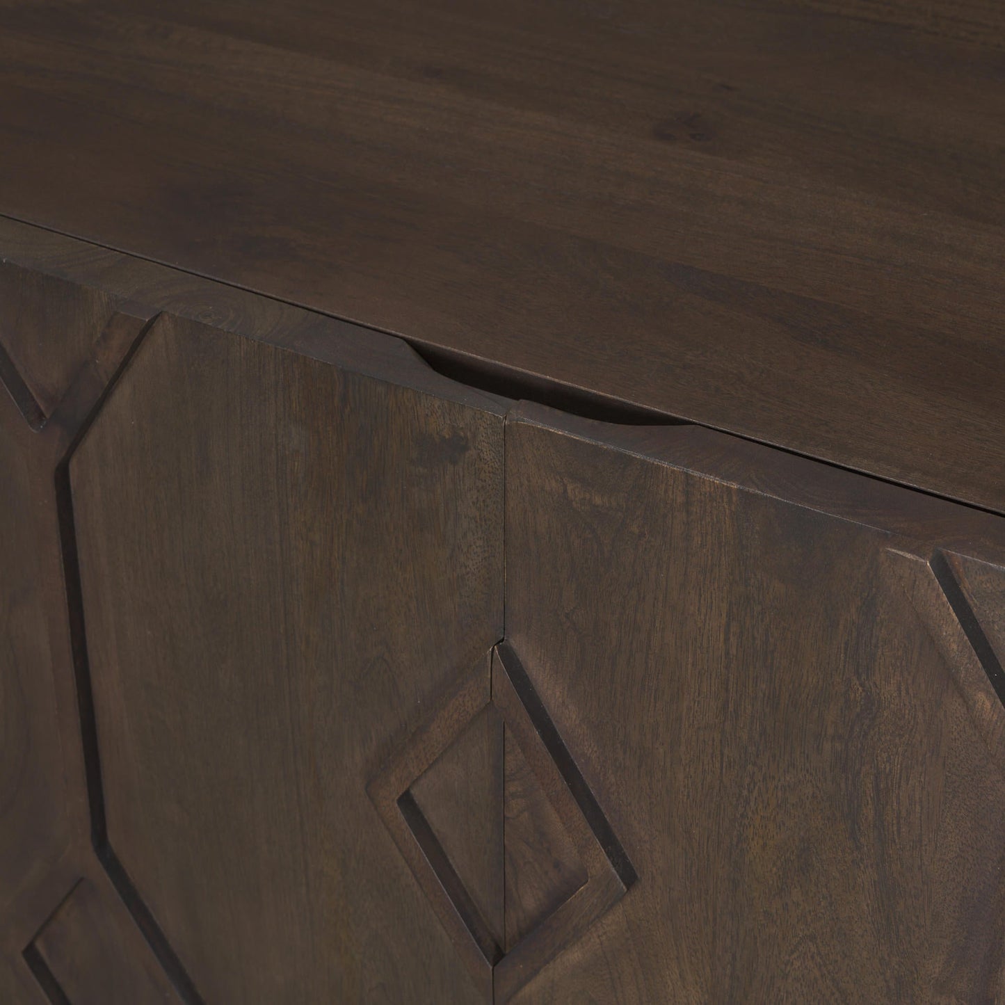Armoire Essa en finition délavée foncée