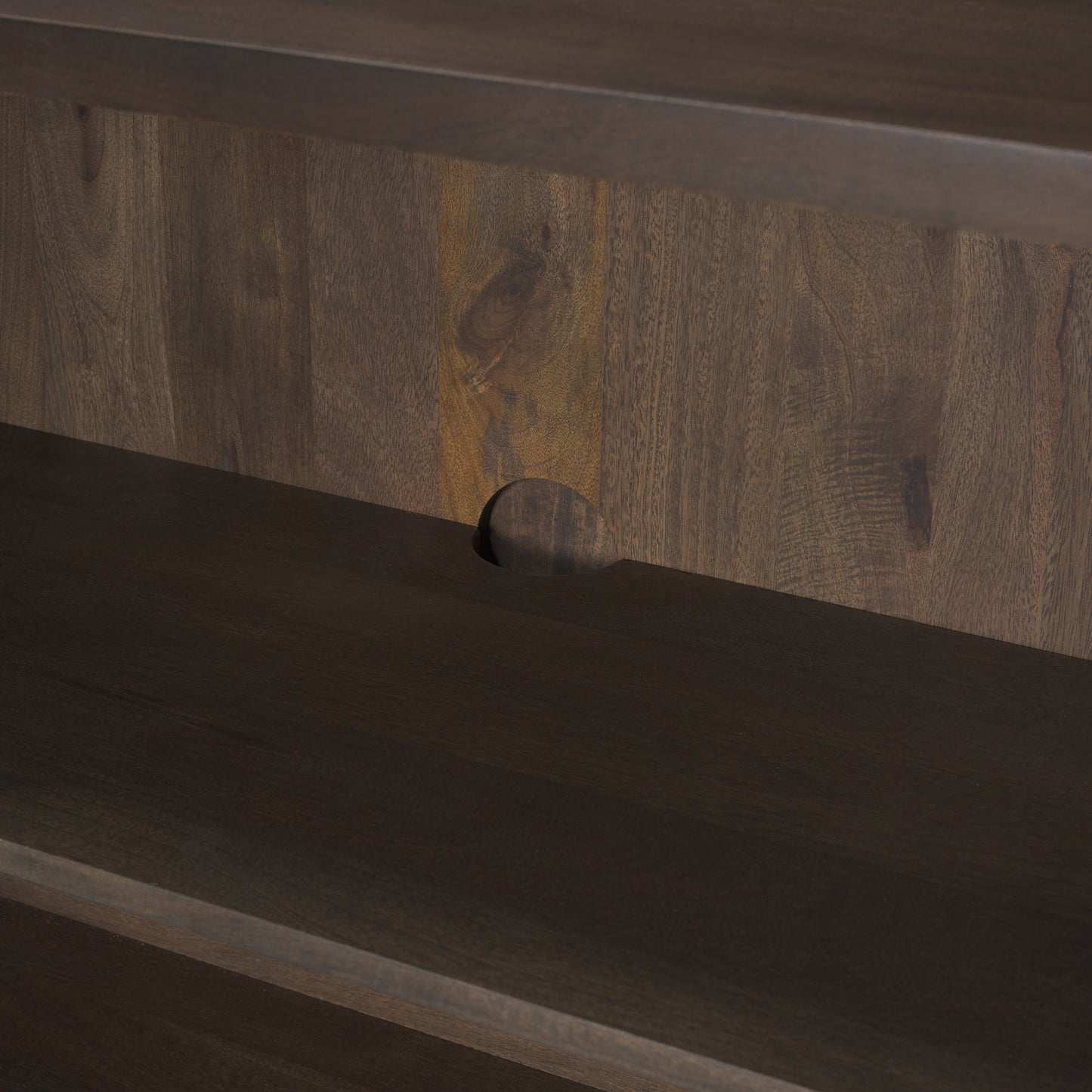 Armoire Essa en finition délavée foncée