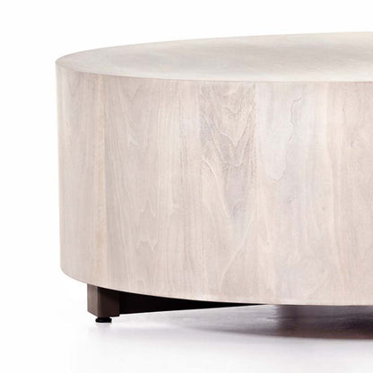 Table basse ronde Hudson Four Hands en noyer cendré