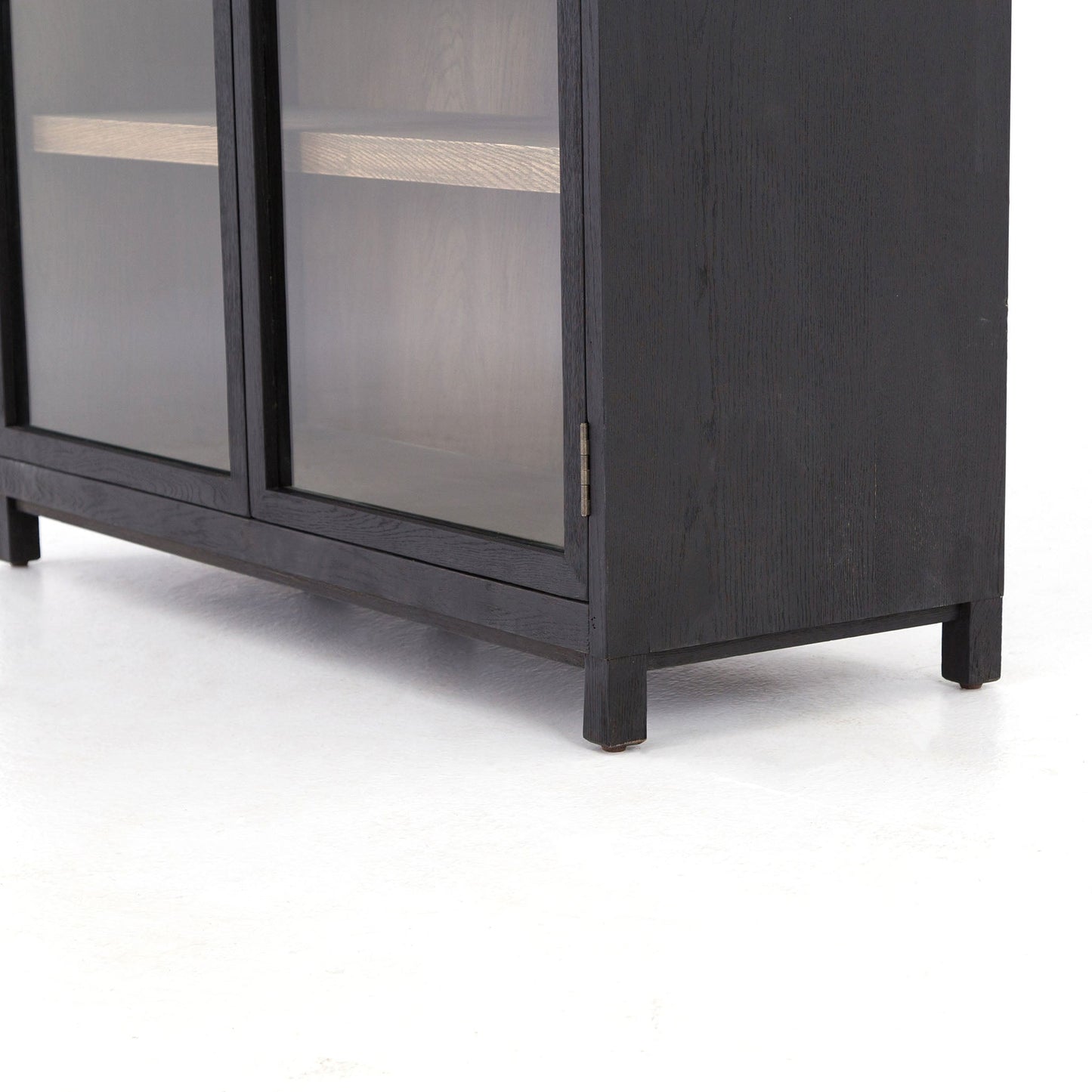 Armoire Millie Four Hands en noir mat
