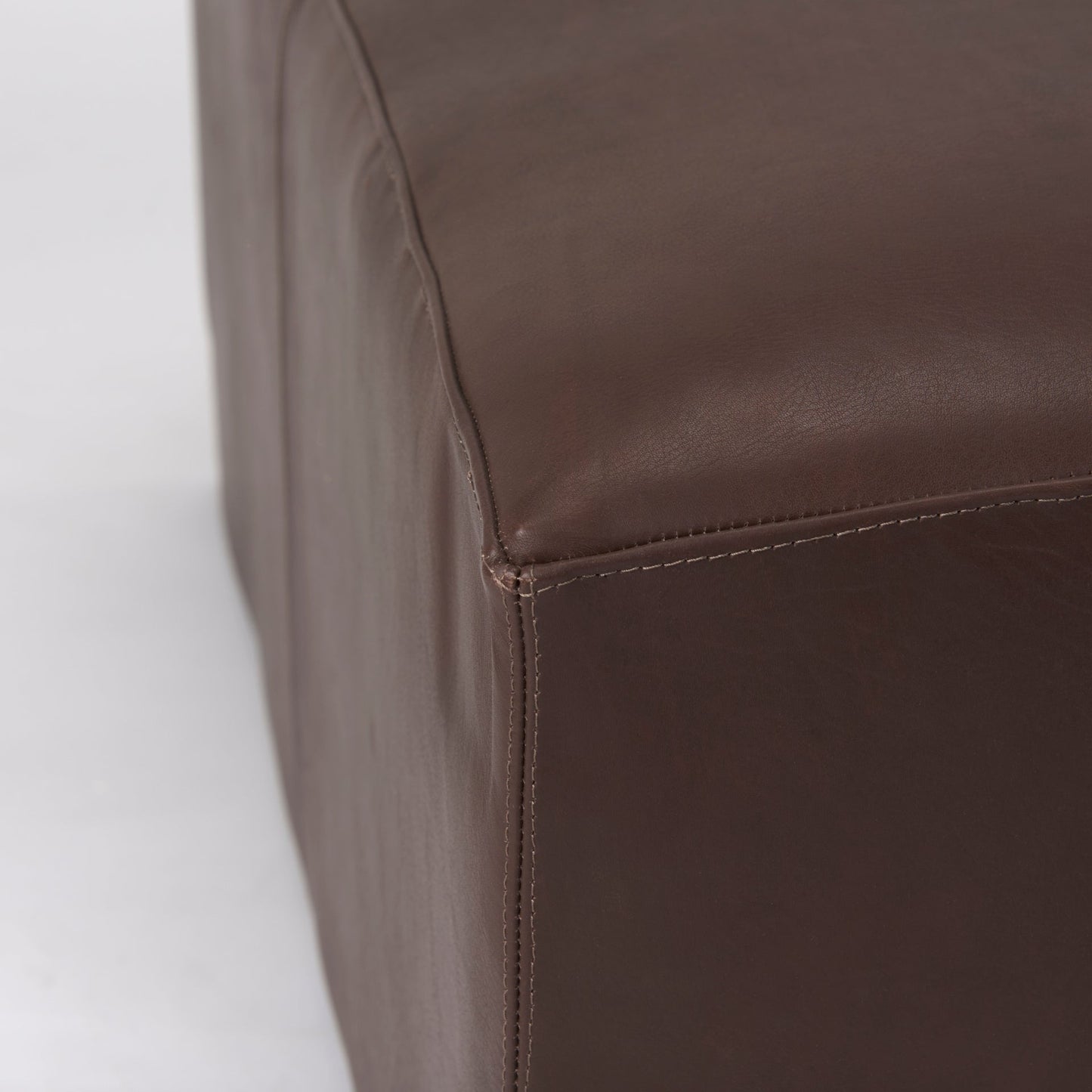 Ottoman Milo en cuir marron foncé 