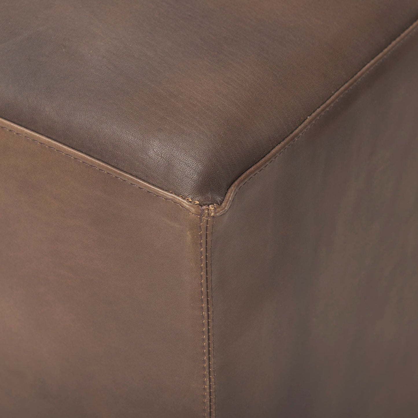 Ottoman Milo en cuir marron moyen 