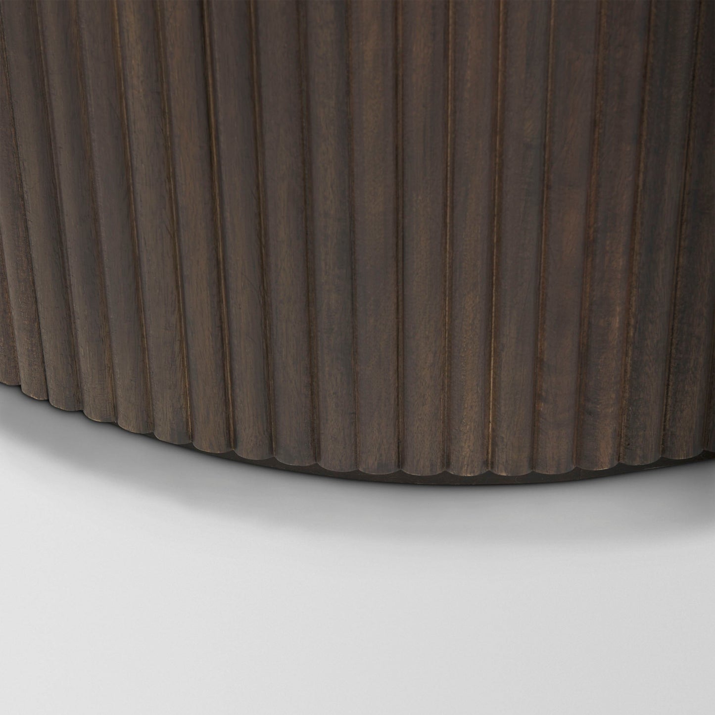 Armoire demi-lune à cannelures Talia en moka