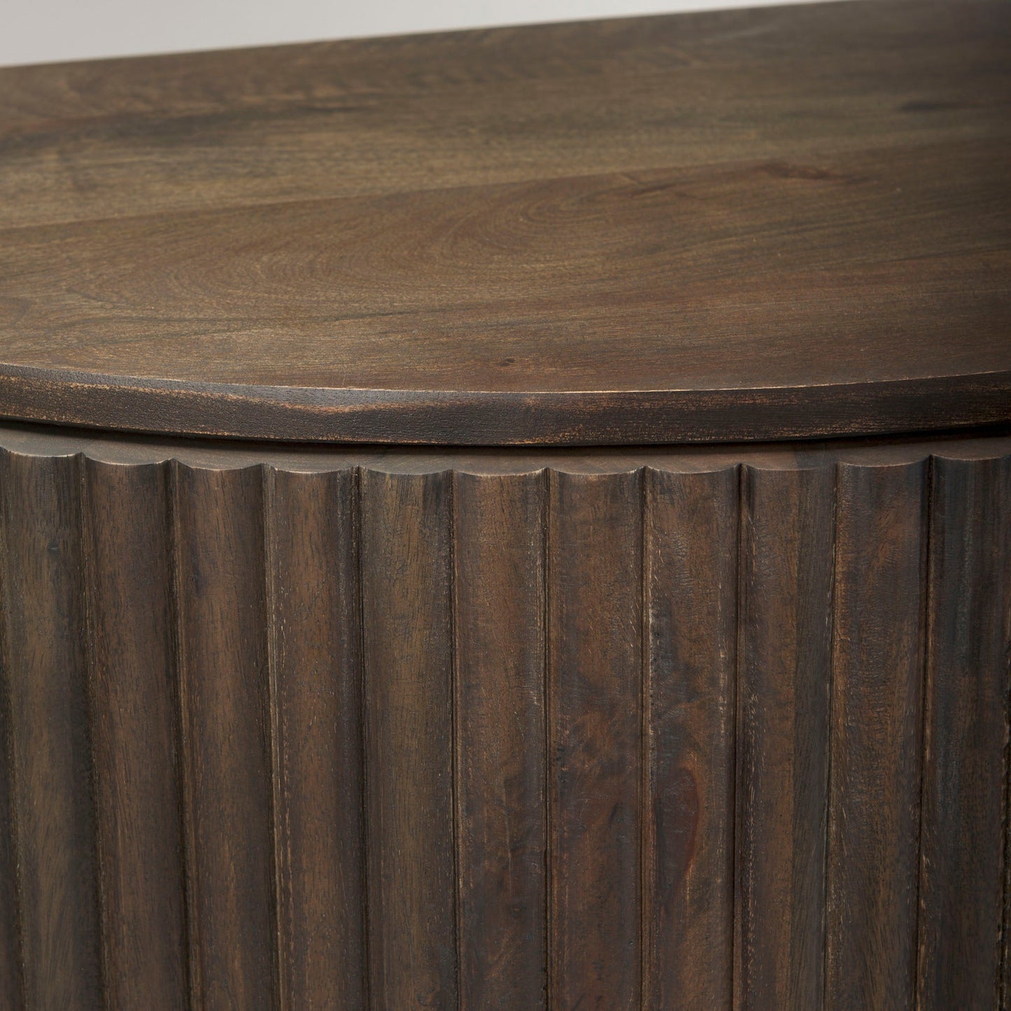 Armoire demi-lune à cannelures Talia en moka